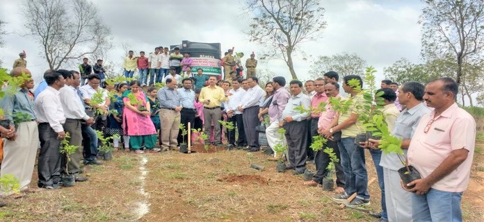 Tree plantation drive at Makhmalabad (Tawli Mountain ) by Dr. Shrimant Kokate Chief Editor Daily Sakal With College Staff